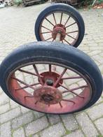 Antieke as met 2 wielen vol ijzer 111 cm lang volle banden, Antiek en Kunst, Ophalen