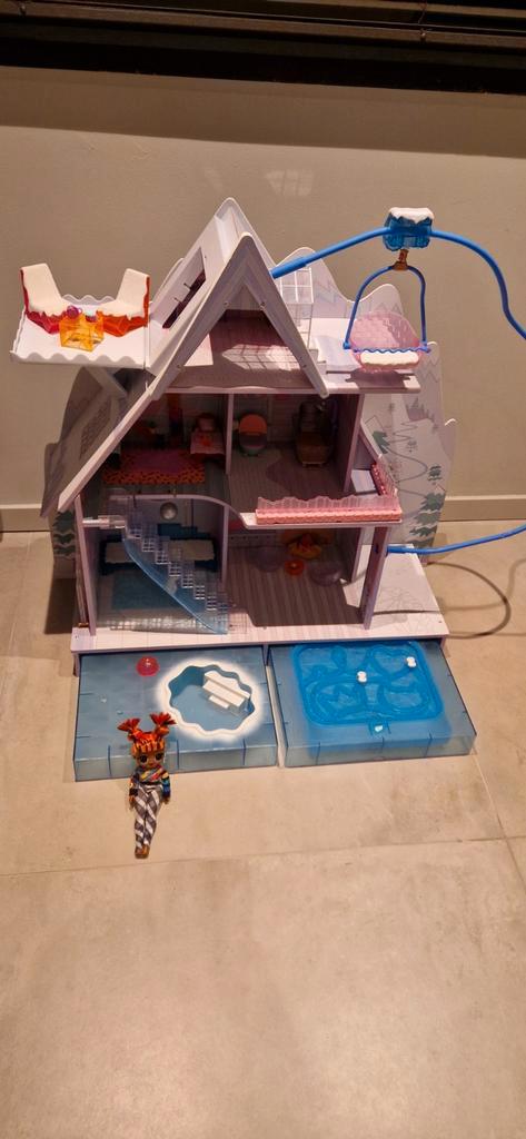 L.O.L. Surprise Winter Chalet Poppenhuis, Kinderen en Baby's, Speelgoed | Poppenhuizen, Zo goed als nieuw, Poppenhuis, Ophalen of Verzenden