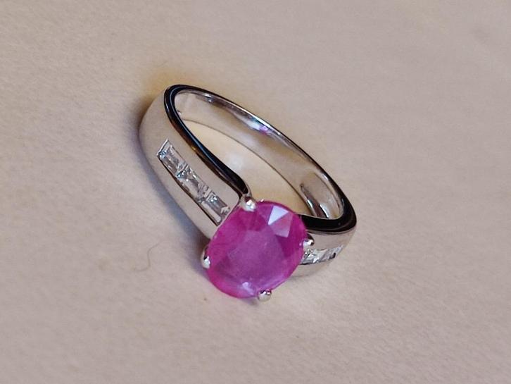 Klassieke gouden ring mer robijn en diamanten, Sieraden, Tassen en Uiterlijk, Ringen, Zo goed als nieuw, Dame, 17 tot 18, Goud