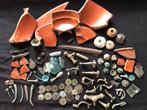 Lot ROMEINSE bodemvondsten munten fibula TS glas spinsteen.., Antiek en Kunst, Curiosa en Brocante, Verzenden