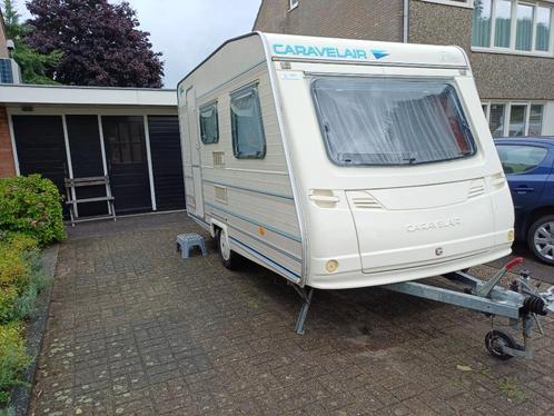 Caravan Caravelair A 3702, Caravans en Kamperen, Caravans, Particulier, tot en met 4, 500 - 750 kg, Treinzit, Caravelair, Vast bed