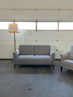 Moderne 2-zits bank grijs – strak design & comfort, Huis en Inrichting, D, Tweepersoons, 75 tot 100 cm, Ophalen of Verzenden