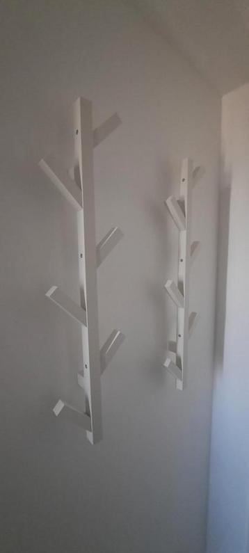 2 Witte Wandkapstokken - Boom Design beschikbaar voor biedingen
