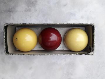 biljartballen beschikbaar voor biedingen