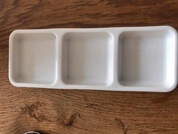 Mooi wit 3-vaks Brabantia Aardewerk Schaaltje / 22 bij 3 cm beschikbaar voor biedingen
