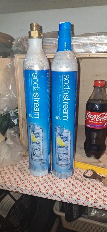 Soda stream apparaat + 2 nieuwe gasflessen beschikbaar voor biedingen