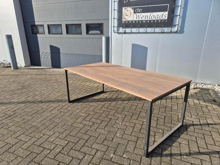 eettafels - direct leverbaar - eiken + metaal, Huis en Inrichting, Tafels | Eettafels, Nieuw, 50 tot 100 cm, 200 cm of meer, Vijf personen of meer