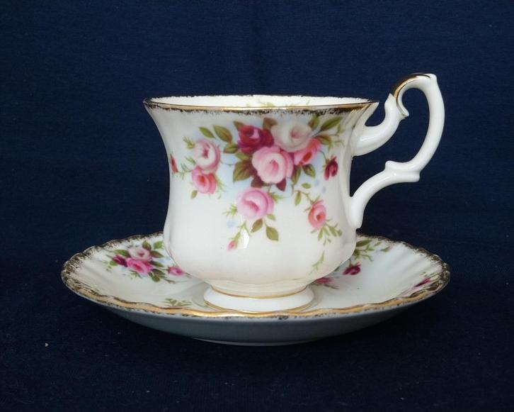 Royal Albert Cottage Garden - kop en schotel, Antiek en Kunst, Antiek | Servies los, Ophalen of Verzenden