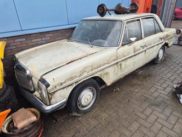 Mercedes 230 - 6 w114  lpg beschikbaar voor biedingen