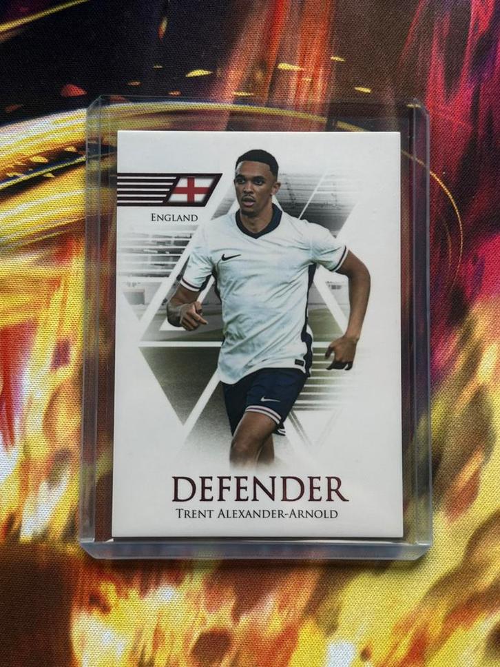 Futera unique world football 2024 Trent Alexander-Arnold, Hobby en Vrije tijd, Verzamelkaartspellen | Overige, Nieuw, Losse kaart