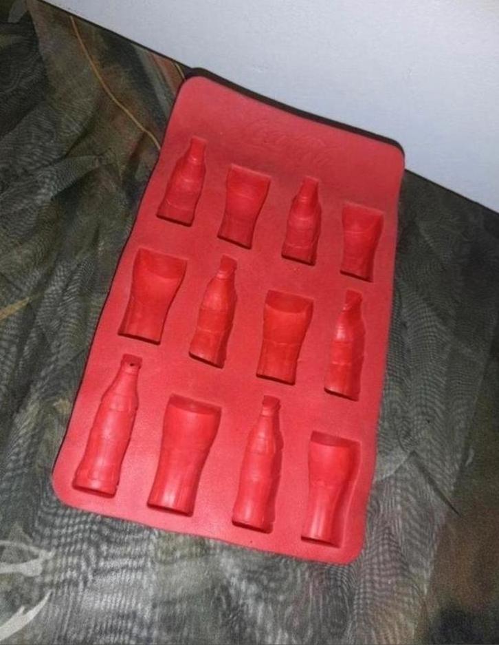 Coca-Cola siliconen ijsblokjes vorm., Huis en Inrichting, Keuken | Tupperware, Zo goed als nieuw, Ophalen of Verzenden