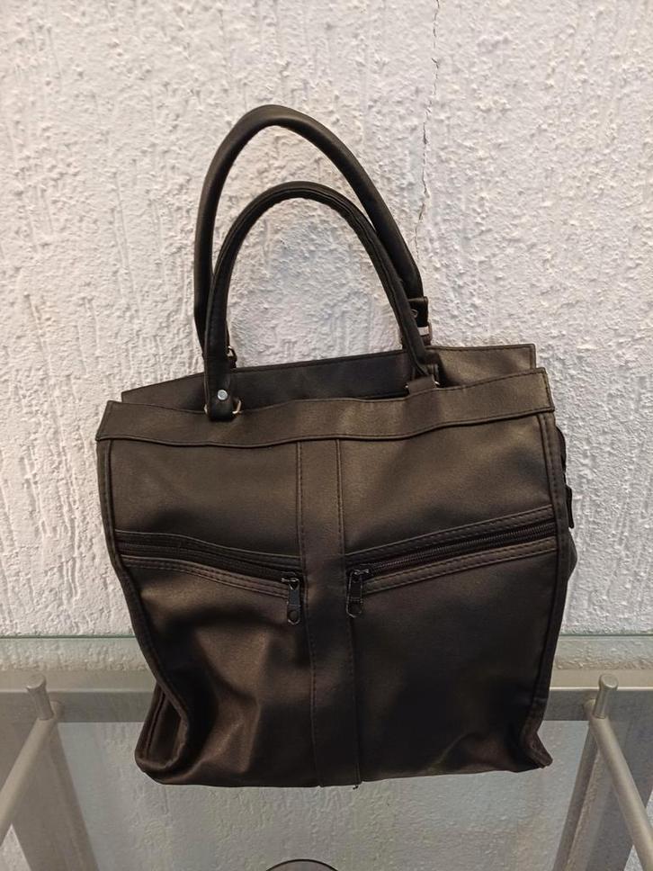 Zwarte lederen Handtas Praktisch en Stijlvol!, Sieraden, Tassen en Uiterlijk, Tassen | Damestassen, Gebruikt, Handtas, Zwart, Ophalen of Verzenden