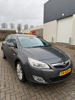 Opel Astra 1.4 Turbo Cosmo 88KW 5D 2011 Grijs NIEUWE KETTING, Voorwielaandrijving, 65 €/maand, Zwart, 4 cilinders