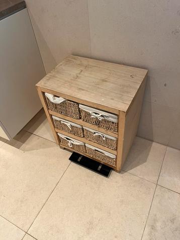 Badkamerkastje hout en rotan beschikbaar voor biedingen