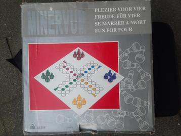 Minervum spel, glas, in mens erger je niet, nieuw beschikbaar voor biedingen