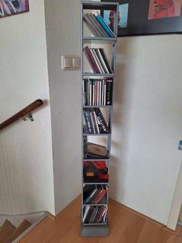 CD rek cd toren grijs metaal met stevige voet beschikbaar voor biedingen