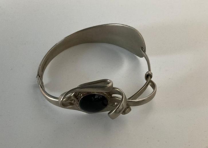 armband made in USA antieke vork zwart ronde steen kunst, Sieraden, Tassen en Uiterlijk, Armbanden, Zo goed als nieuw, Zilver