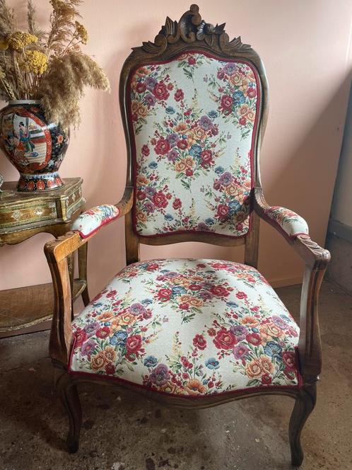 Vintage gebloemde stoel hout en stof in mooie staat, Huis en Inrichting, Stoelen, Zo goed als nieuw, Eén, Hout, Stof, Overige kleuren