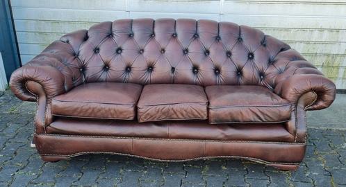 Stoere Chesterfield bank bruin leer + BEZORGING GRATIS, Huis en Inrichting, Banken | Bankstellen, Gebruikt, Rechte bank, 75 tot 100 cm