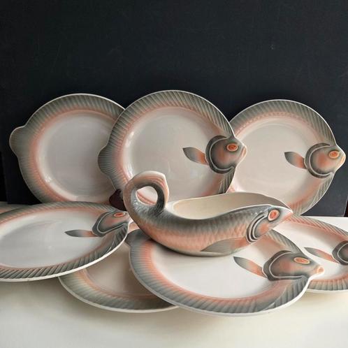 Digoin Frankrijk vis servies, 8 borden en sauskom, Antiek en Kunst, Antiek | Servies compleet, Ophalen of Verzenden