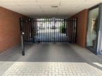 Te huur; afgesloten parkeerplaats in centrum Tilburg, Huizen en Kamers, Garages en Parkeerplaatsen, Noord-Brabant