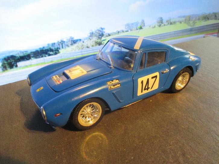 1/18 Ferrari 250 GT SWB 3.0L #147 TdF 1961 Oreiler Masoero, Hobby en Vrije tijd, Modelauto's | 1:18, Zo goed als nieuw, Bburago