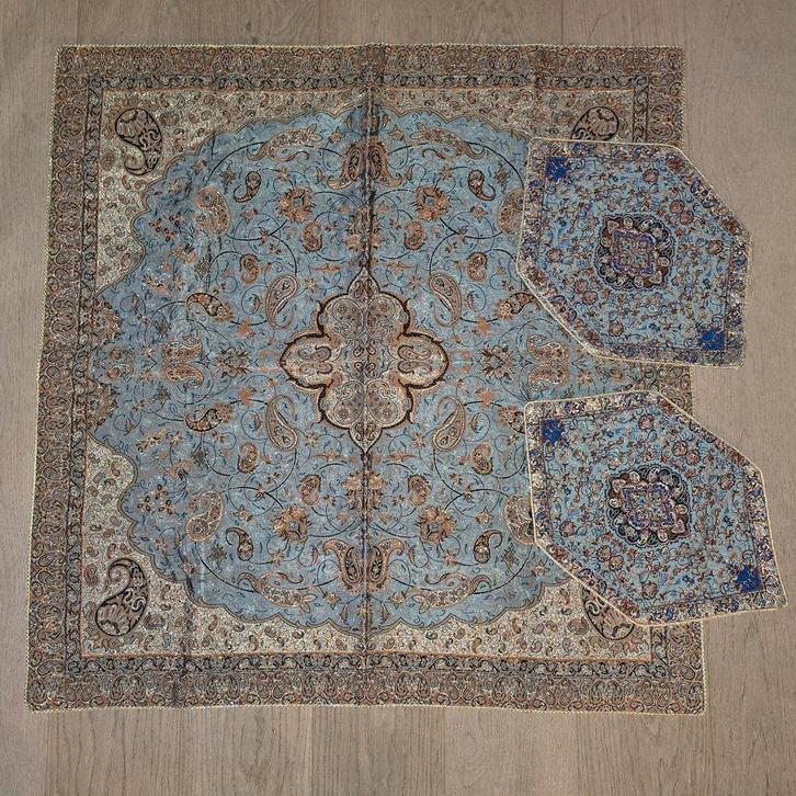 Iraans geborduurd tafelkleed met placemats, Huis en Inrichting, Stoffering | Tapijten en Kleden, Gebruikt, 50 tot 100 cm, 50 tot 100 cm