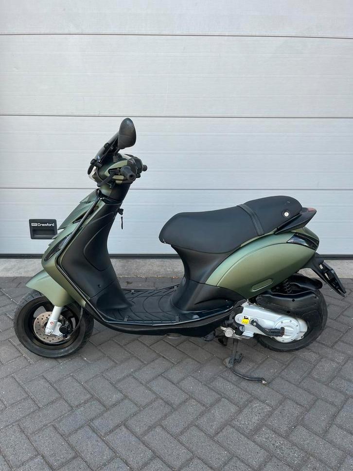 Piaggio zip 4 takt 50cc 2v Army Green Schadevrij Nieuwstaat, Fietsen en Brommers, Scooters | Piaggio, Zo goed als nieuw, Zip, Maximaal 45 km/u