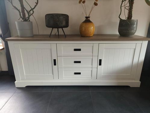 Wit dressoir met houtlook blad, Huis en Inrichting, Kasten | Dressoirs, Zo goed als nieuw, 200 cm of meer, 25 tot 50 cm, Met lade(s)