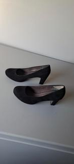 Tamaris zwart suede Pumps mt 38, Ophalen of Verzenden, Zo goed als nieuw, Zwart