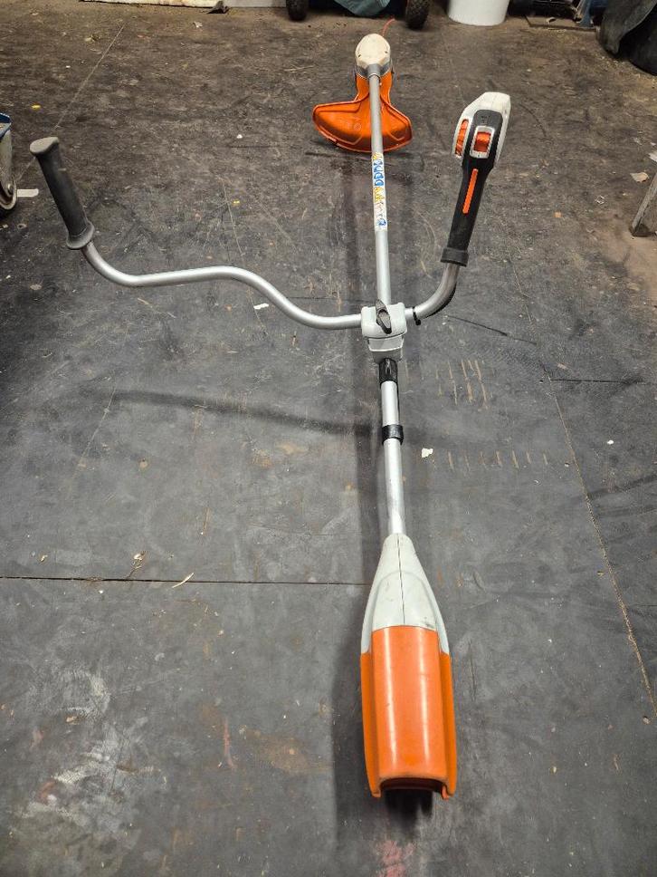 Stihl FSA 90 accu bosmaaier BODY, Doe-het-zelf en Verbouw, Gereedschap | Handgereedschap, Zo goed als nieuw, Ophalen