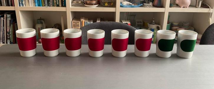 8x Kahla Five Senses Touch! mokken roze en groen ; 11,5 cm, Huis en Inrichting, Keuken | Servies, Zo goed als nieuw, Kop(pen) en/of Schotel(s)