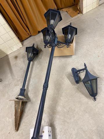 Buitenverlichting, 4 lantarens op 2 palen en 1 wandlamp  beschikbaar voor biedingen