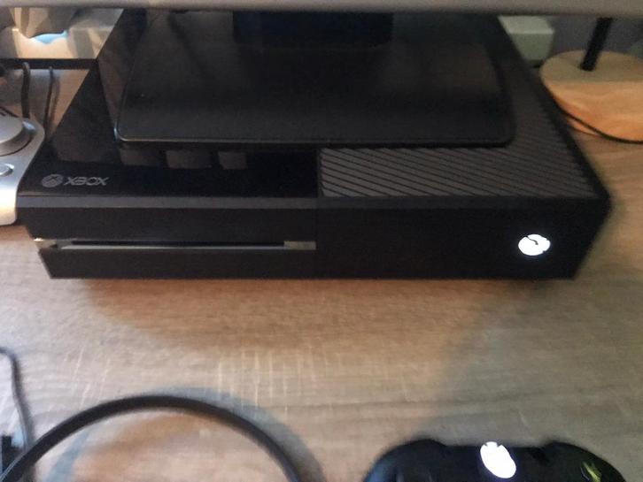 Xbox One Zwart – met controller, headset & 3 games, Spelcomputers en Games, Spelcomputers | Xbox One, Zo goed als nieuw, Xbox One