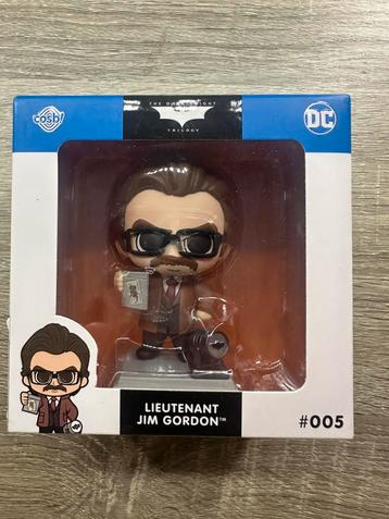 Hot Toys Cosbaby – Lieutenant Jim Gordon #005 beschikbaar voor biedingen