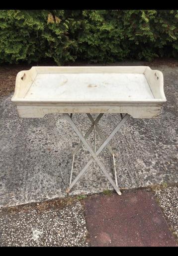 Wit serveer tray, hout op metalen voet inklapbaar serveerboy beschikbaar voor biedingen