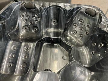 Nieuwe Balboa gezinsjacuzzi 6 personen zwart  beschikbaar voor biedingen