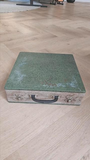 Vintage groene LP koffer beschikbaar voor biedingen