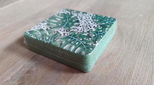 Nieuw in de verpakking; onderzetters met bladmotief, Huis en Inrichting, Woonaccessoires | Onderzetters, Nieuw, Glas of Kopje