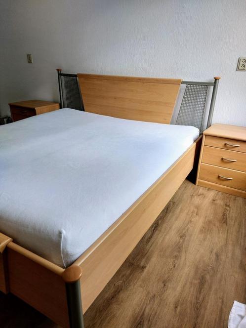 Tweepersoonsbed met 2 nachtkastjes – in goede staat, Huis en Inrichting, Slaapkamer | Bedden, Gebruikt, Tweepersoons, 180 cm, 200 cm