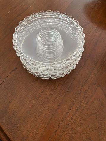 Glazen gebaksbordjes beschikbaar voor biedingen