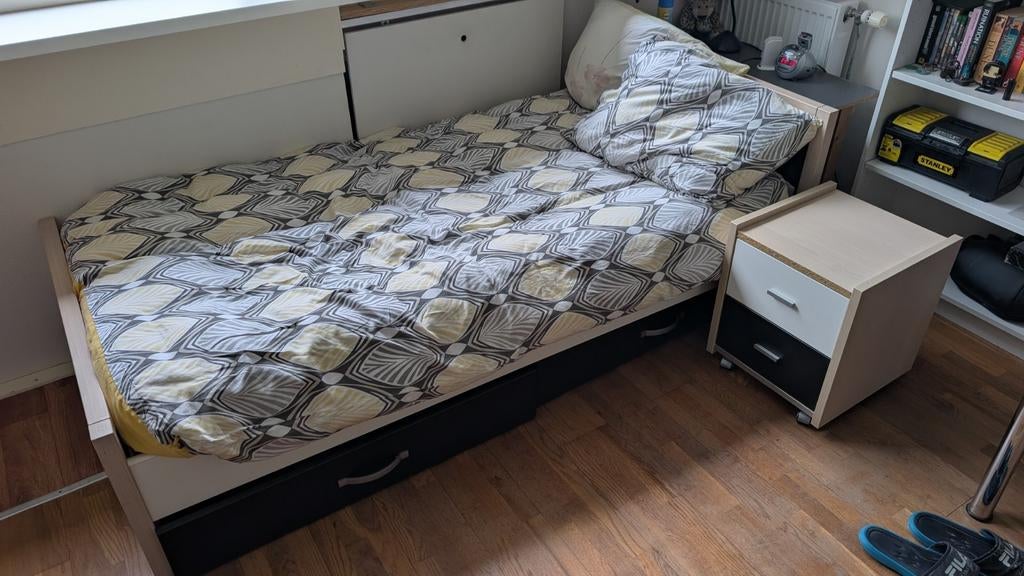 Eenpersoonsbed met Nachtkastje en grote Kledingkast in thema, Ophalen, Gebruikt, Eenpersoons