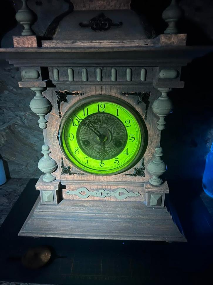 Uranium face clock. Work!, Antiek en Kunst, Antiek | Klokken, Ophalen of Verzenden