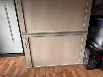 Twee kasten - gratis beschikbaar voor biedingen