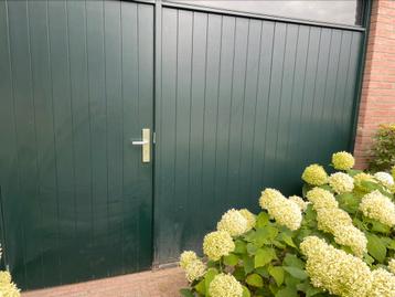 Poort met vaste zijwand beschikbaar voor biedingen