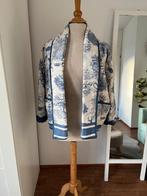 Quilted jas met blauwe motieven, Ophalen of Verzenden, Zo goed als nieuw, Maat 38/40 (M), Blauw