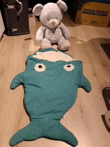 Kinderslaapzak en knuffel beschikbaar voor biedingen