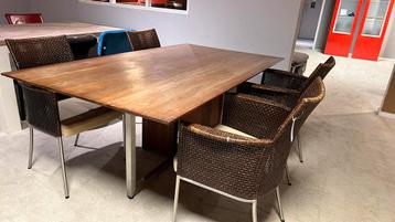 Luxe Eettafel met 4 stoelen beschikbaar voor biedingen