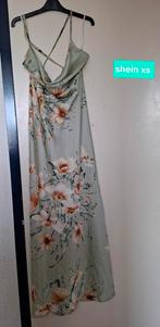Shein satin Jurk met bloemen xs/ zomerjurk spaghettibandjes, Kleding | Dames, Ophalen of Verzenden, Zo goed als nieuw, Maat 34 (XS) of kleiner
