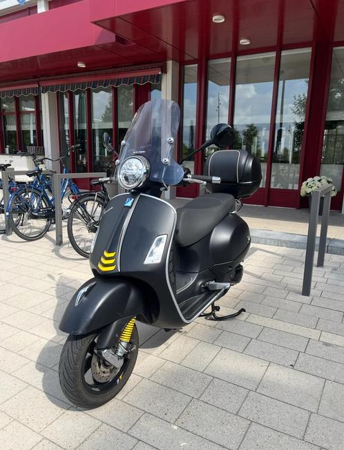VESPA gts hpe 300 super tech., Fietsen en Brommers, Scooters | Vespa, Zo goed als nieuw, Overige modellen, Ophalen of Verzenden